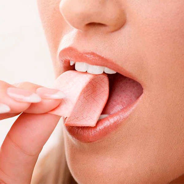 Goma de mascar sem açúcar pode poupar milhões por ano