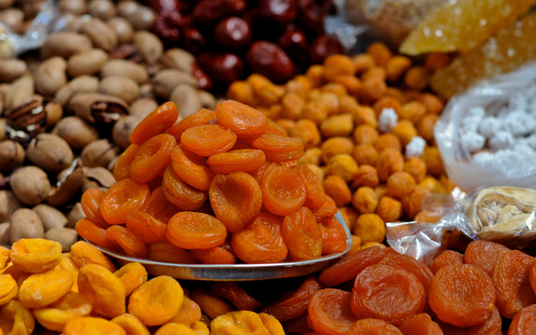 Revisão desafia recomendação de saúde bucal sobre evitar a ingestão de frutas secas