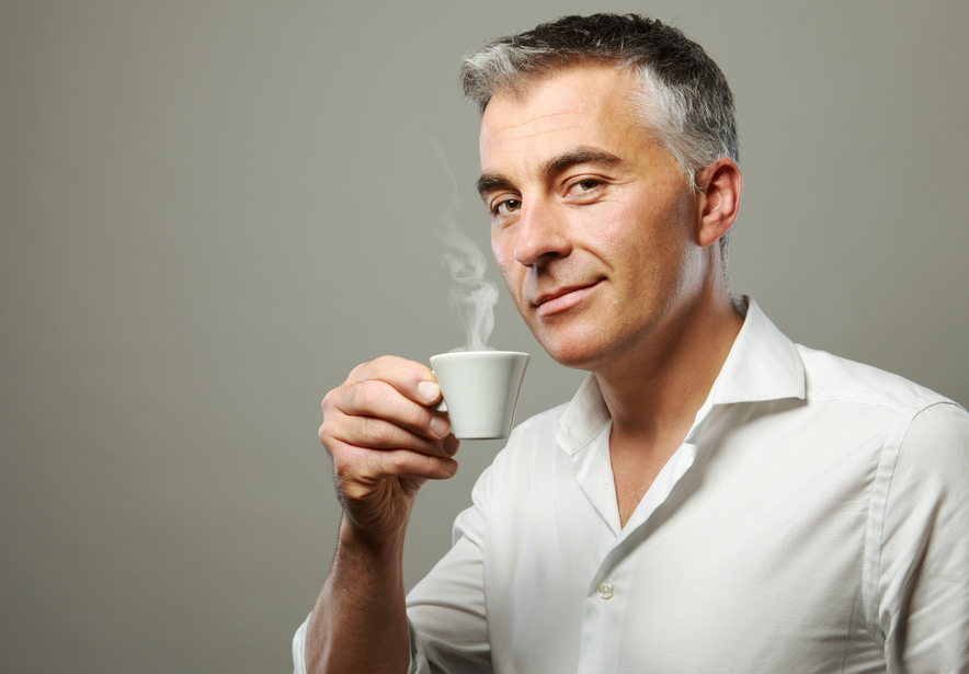 Estudo: Homens que bebem café têm maior risco de doença periodontal