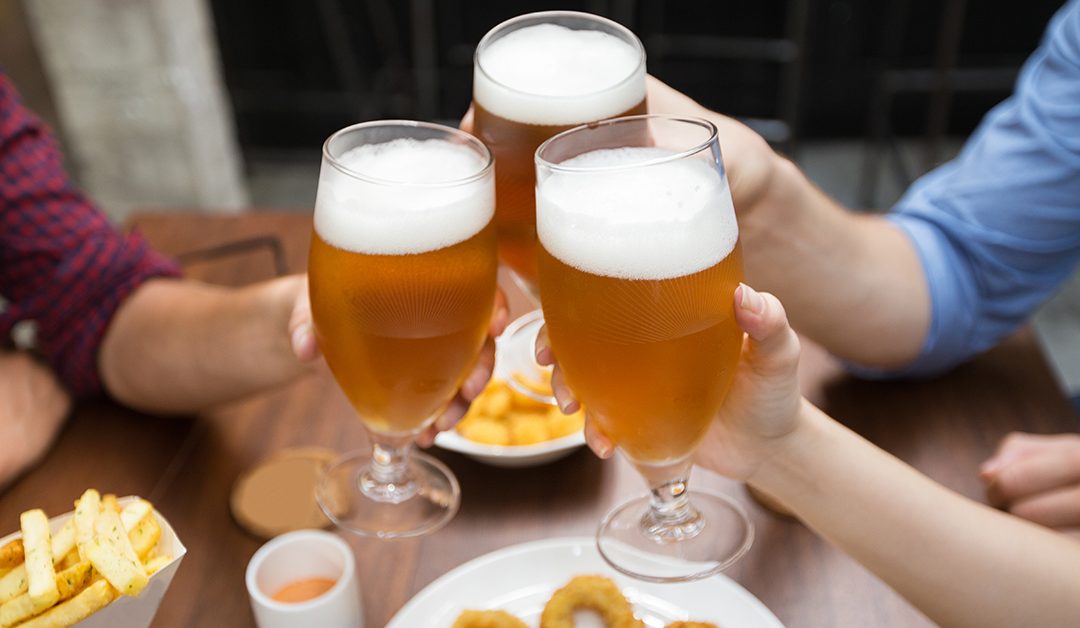Pesquisa mostra que consumir álcool afeta as bactérias bucais